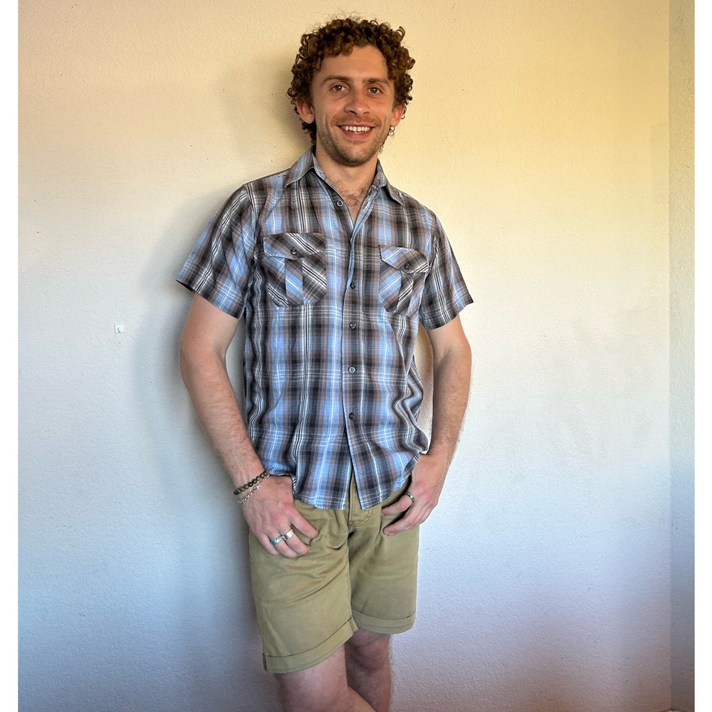 🎉Free with Purchase!🎉 plaid button-up